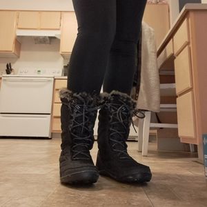 Columbia Omni Heat mid snow boots